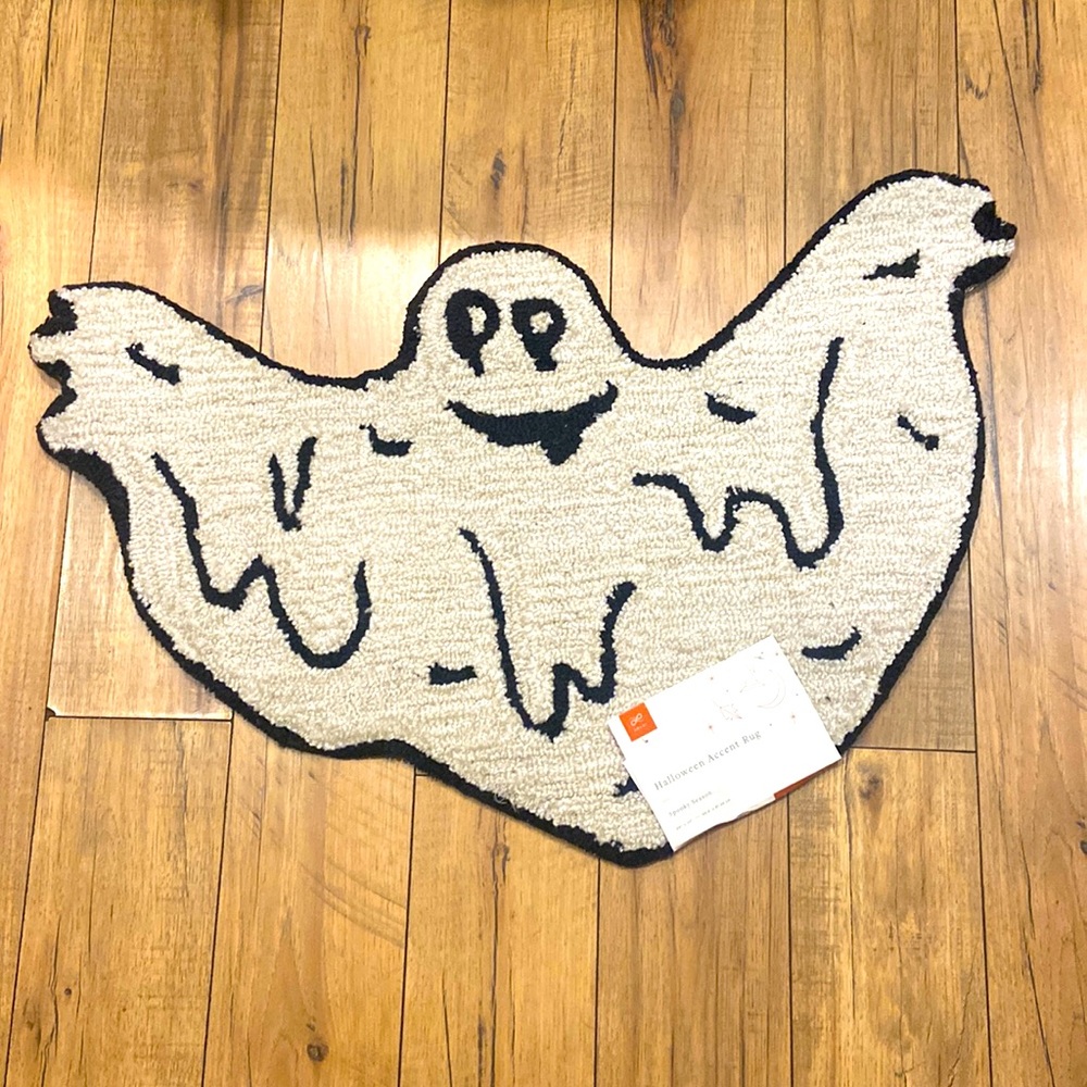 Ghost Halloween accent rug